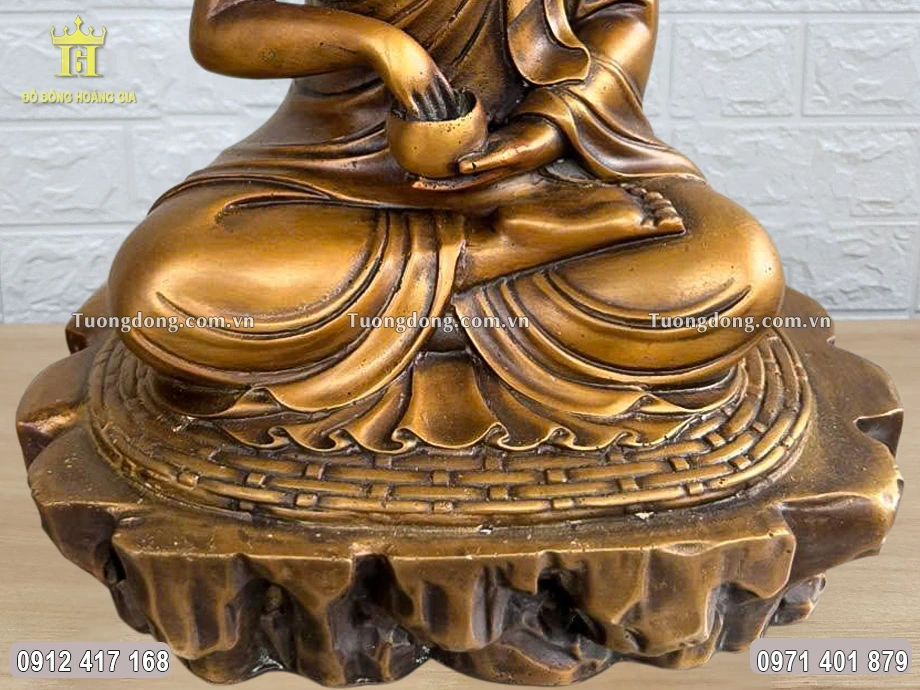 Hình ảnh phần chân đế mà Ngài ngồi